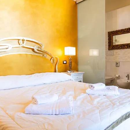 Self Palazzo Aurora Alezio